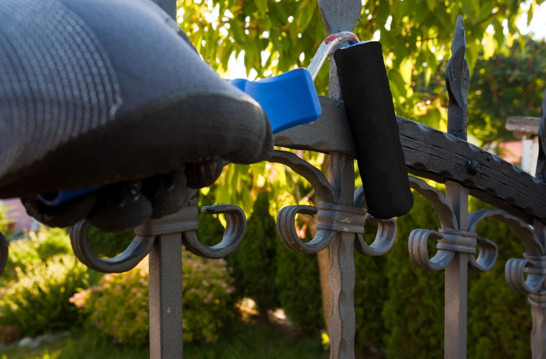 fence painting